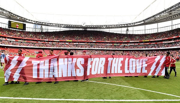 Arsenal Players Honor Fans with Banner: Arsenal v Everton, Premier League 2021-22