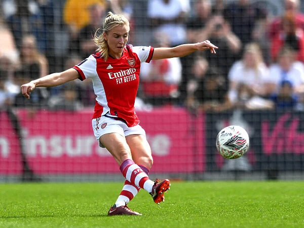 Arsenal's Leah Williamson in Action: FA Cup Semi-Final Showdown between Arsenal Women and Chelsea Women