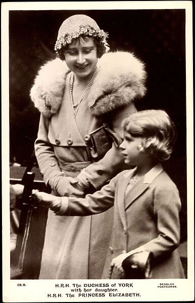 Ak H. R. H. The Duchess of York, H. R. H. The Princess Elizabeth (b  /  w photo)