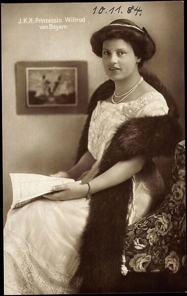 Ak I. K. H. Princess Wiltrud of Bavaria, seat portrait (b  /  w photo)