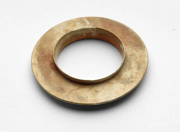 Flanged bracelet, c. 1300-c. 1050 BC (jade, nephrite)