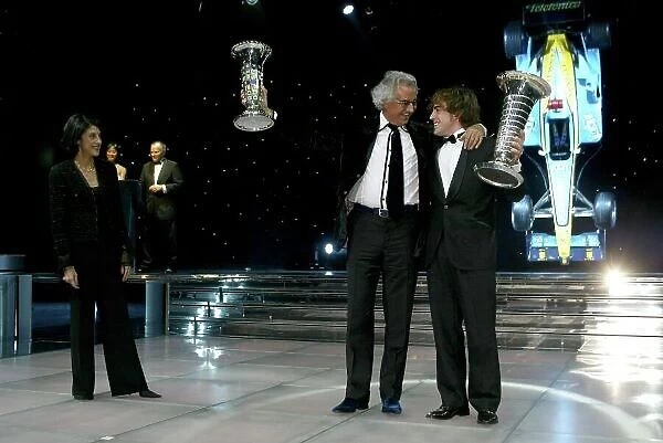 2005 FIA Awards Monaco, 9th December. Flavio Briatore and Fernando Alonso celebrate on stage. World Copyright: Malcolm Griffiths / LAT Photographic ref: Digital Image Only