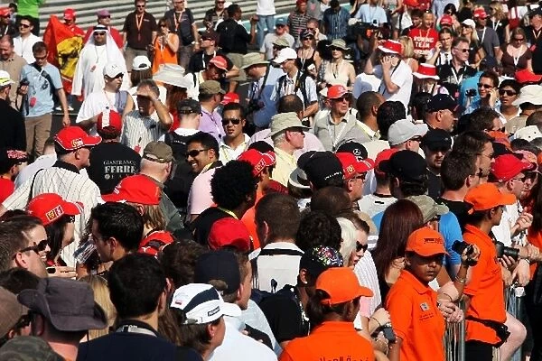 Formula One World Championship: Fans queue for autographs