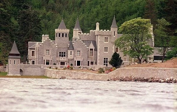 Ben Alder Lodge shore of Loch Ericht near Dalwhinnie June 1999 holiday home of Swiss