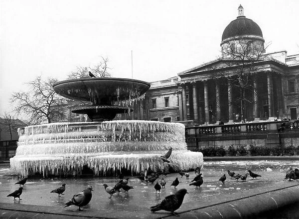 The frozen fountains in Trafalgar Square. January 1963 P005085