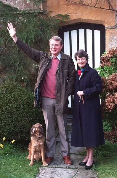 PADDY ASHDOWN & WIFE JANE ASHDOWN LEAVING HOME TO VOTE 10  /  04  /  1992