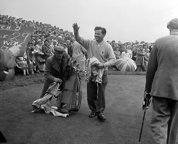 Ryder Cup Great Britain v USA Golf October 1957 Dai Rees acknowleges the gallery at