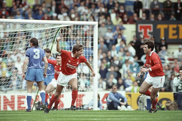 Simod Cup final at Wembley Stadium. Nottingham Forest defeated Everton 4-3