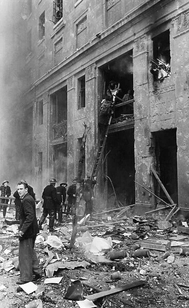V1 flying bomb attack on Australia House in Aldwych, London, 30th June 1944