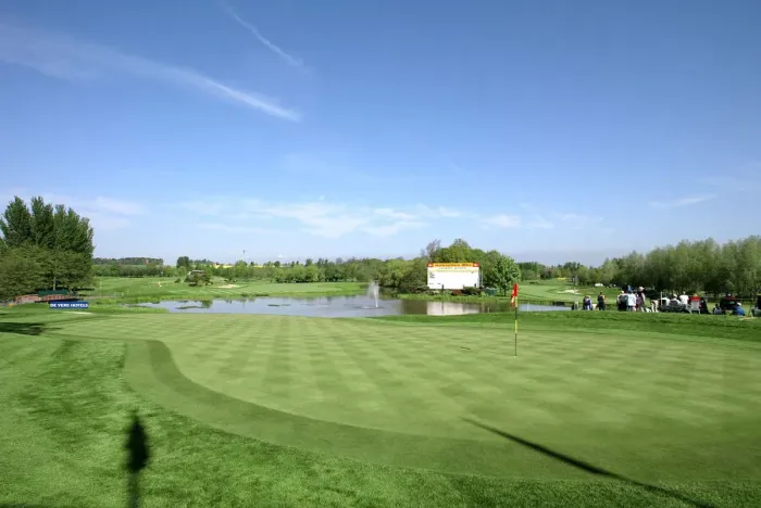 Framed Print : 18th Green