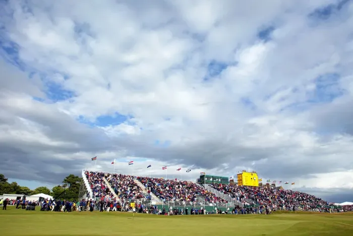 Framed Print : The 18th Green & Grandstands Framed Print : The 18th Green & Grandstands