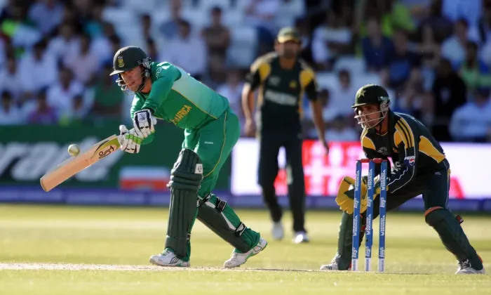 Framed Print : Ab De Villiers & Kamran Akmal Framed Print : Ab De Villiers & Kamran Akmal