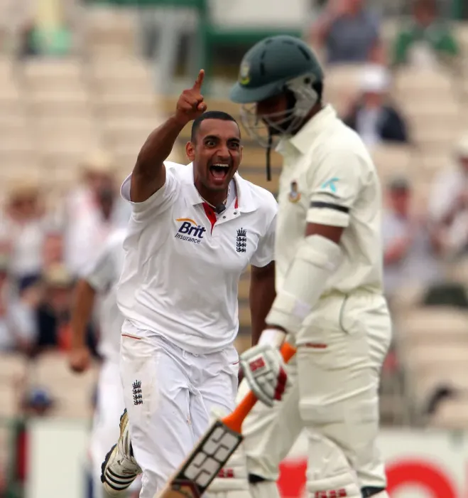 Framed Print : Ajmal Shahzad Celebrates Bowling Mahmudullah Framed Print : Ajmal Shahzad Celebrates Bowling Mahmudullah