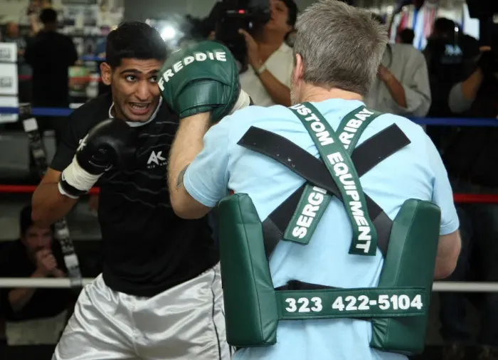 Framed Print : Amir Khan, Freddie Roach Framed Print : Amir Khan, Freddie Roach