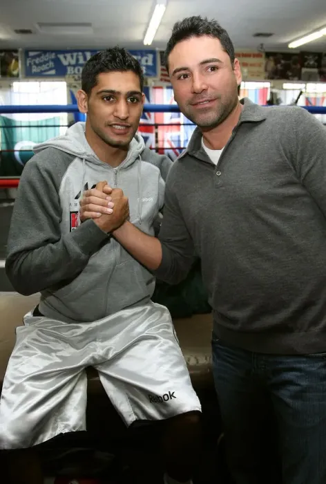 Framed Print : Amir Khan, Oscar De La Hoya Framed Print : Amir Khan, Oscar De La Hoya