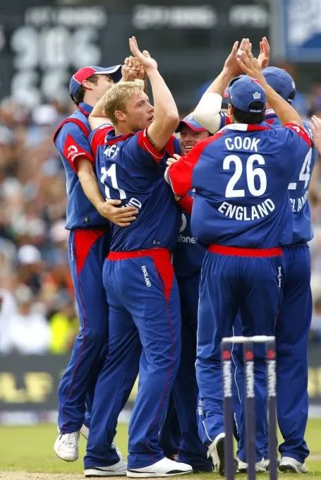 Framed Print : Andrew Flintoff & Team Framed Print : Andrew Flintoff & Team