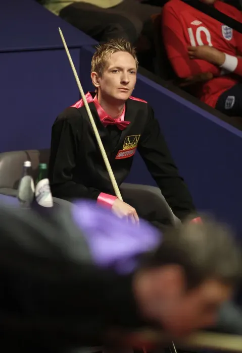 Framed Print : Andrew Pagett Looks On As Jamie Cope Pots The Balls