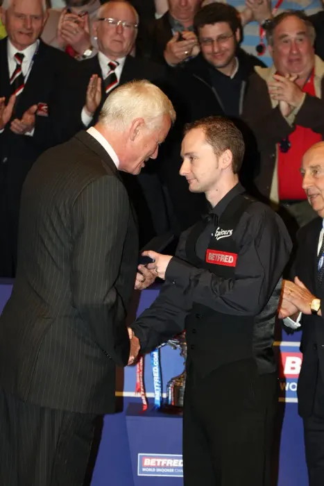Framed Print : Barry Hear Consoles Graeme Dott Framed Print : Barry Hear Consoles Graeme Dott