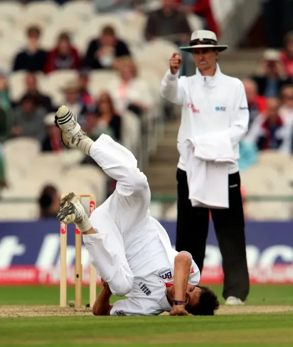Framed Print : Billy Bowden Gives Jaharal Out With Steven Finn On Floor Framed Print : Billy Bowden Gives Jaharal Out With Steven Finn On Floor