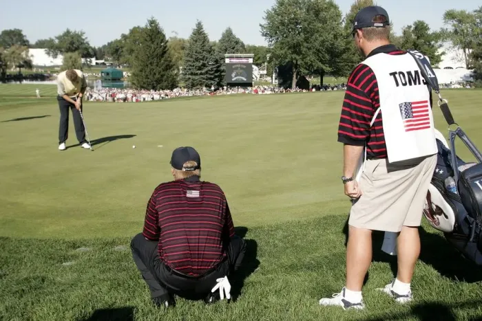 Framed Print : David Toms Watches Colin Montgomerie Putt
