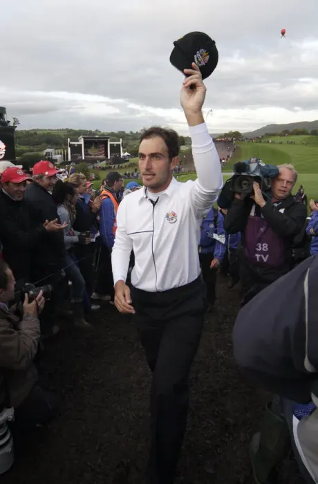 Framed Print : Edoardo Molinari Salutes The Fans