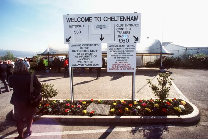 Framed Print : Entrance Cheltenham Racecourse Framed Print : Entrance Cheltenham Racecourse