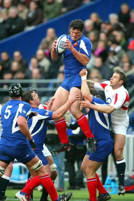 Framed Print : Fabien Pelous Wins Line-Out Framed Print : Fabien Pelous Wins Line-Out