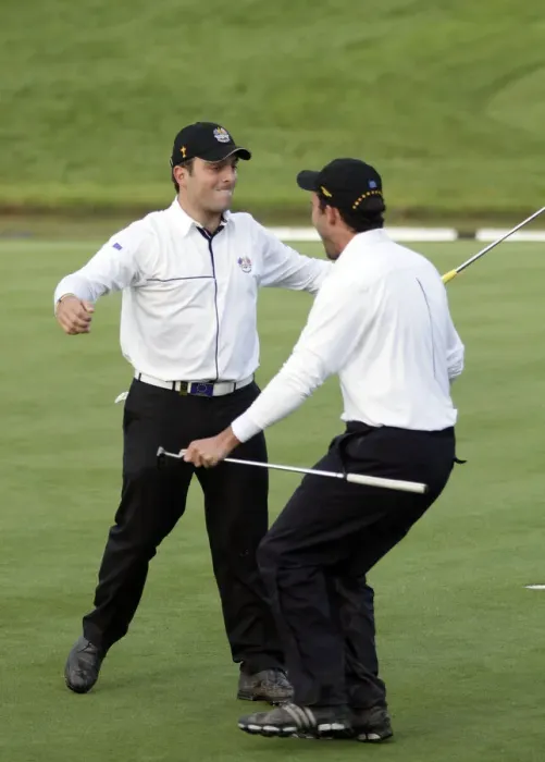 Framed Print : Francesco Molinari Sinks Birdie Put On 18th & Celebrates Framed Print : Francesco Molinari Sinks Birdie Put On 18th & Celebrates