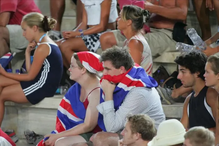 Framed Print : Gb Fans Wait For News On Paula Radcliffe Framed Print : Gb Fans Wait For News On Paula Radcliffe