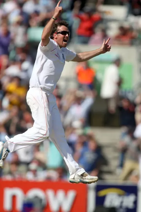 Framed Print : Graeme Swann Celebrates Framed Print : Graeme Swann Celebrates