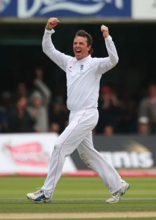 Framed Print : Graeme Swann Celebrates Framed Print : Graeme Swann Celebrates