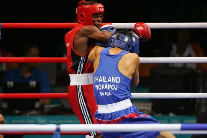 Framed Print : Guillermo Rigondeaux Ortiz & Worapoi Petchkoom Guillermo