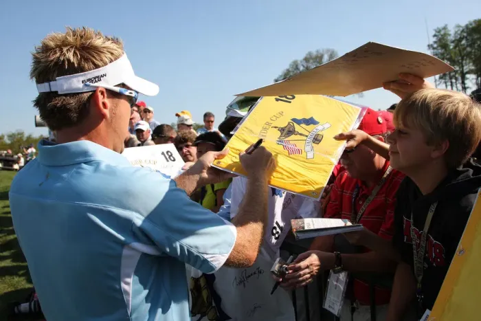 Framed Print : Ian Poulter Signs Autographs Framed Print : Ian Poulter Signs Autographs