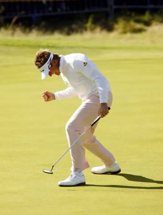 Framed Print : Ian Poulter Sinks Birdie Put Framed Print : Ian Poulter Sinks Birdie Put