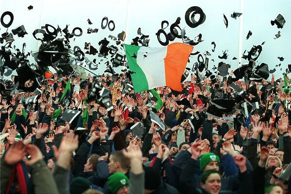 Ireland Fans Do Mexican Wave