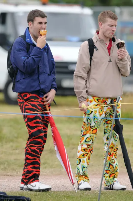 Framed Print : John Daly Fans Enjoy An Ice-Cream Framed Print : John Daly Fans Enjoy An Ice-Cream