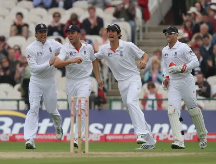 Framed Print : Jonathan Trott Celebrates His Catch With Swann & Cook Jo Framed Print : Jonathan Trott Celebrates His Catch With Swann & Cook Jo