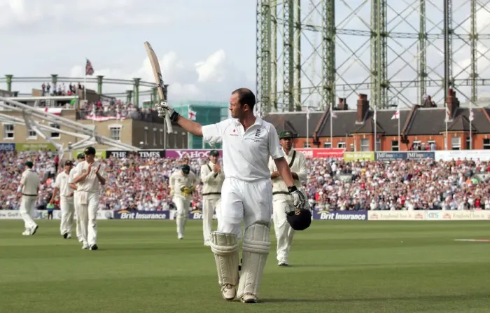 Framed Print : Jonathan Trott Walks Off To Applause Framed Print : Jonathan Trott Walks Off To Applause