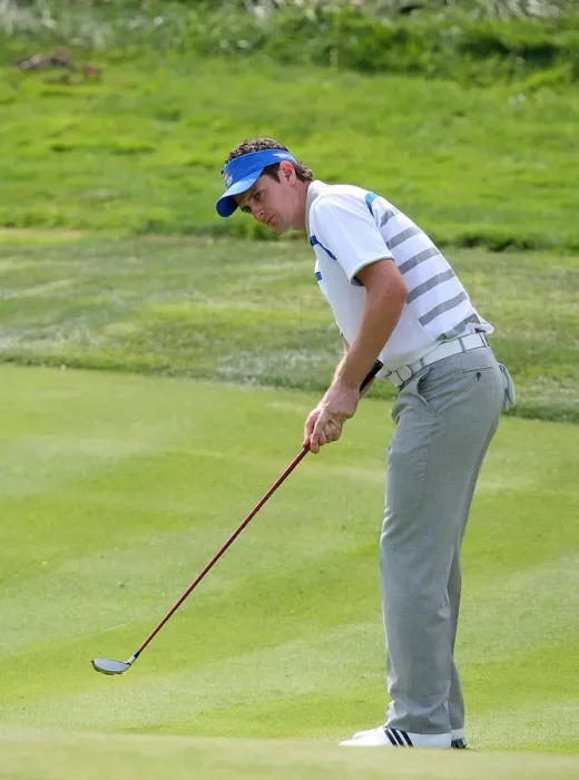 Framed Print : Justin Rose Chips On 17th Framed Print : Justin Rose Chips On 17th