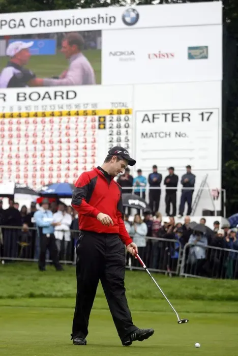 Framed Print : Justin Rose Misses Birdie Putt Framed Print : Justin Rose Misses Birdie Putt