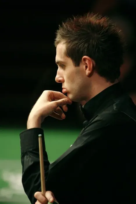 Framed Print : Mark Selby Ponders Over His Shot Framed Print : Mark Selby Ponders Over His Shot