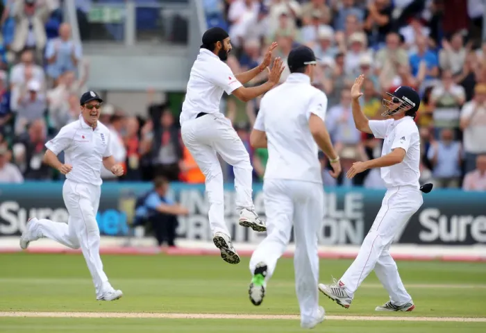 Framed Print : Monty Panesar Celebrates Wicket Of Ricky Ponting Framed Print : Monty Panesar Celebrates Wicket Of Ricky Ponting