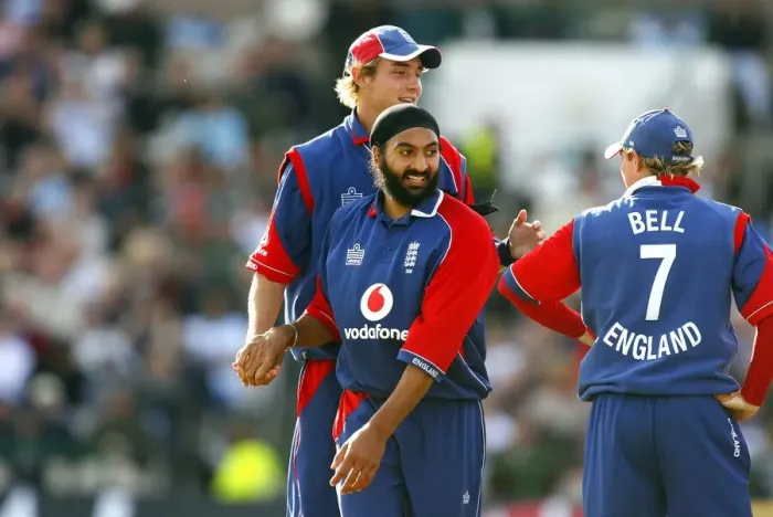 Framed Print : Monty Panesar & Stuart Broad Framed Print : Monty Panesar & Stuart Broad