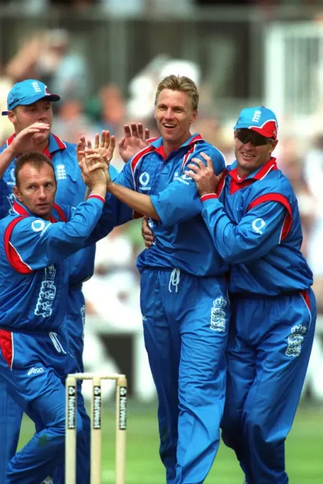 Framed Print : Mullally Celebrates Wicket Framed Print : Mullally Celebrates Wicket