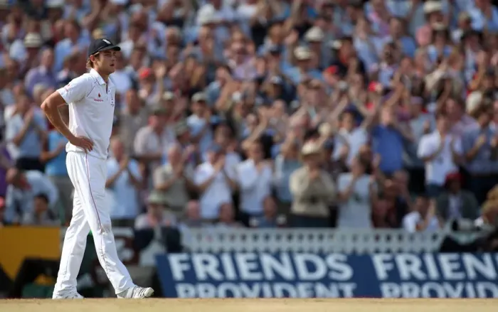 Framed Print : Oval Crowd Applaud Stuart Broad Framed Print : Oval Crowd Applaud Stuart Broad