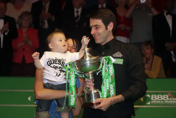 Framed Print : Ronnie O Sullivan, Jo & Ronnie Jnr Framed Print : Ronnie O Sullivan, Jo & Ronnie Jnr