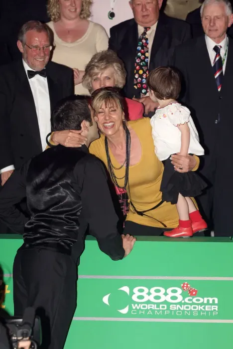 Framed Print : Ronnie O Sullivan With Mum Framed Print : Ronnie O Sullivan With Mum
