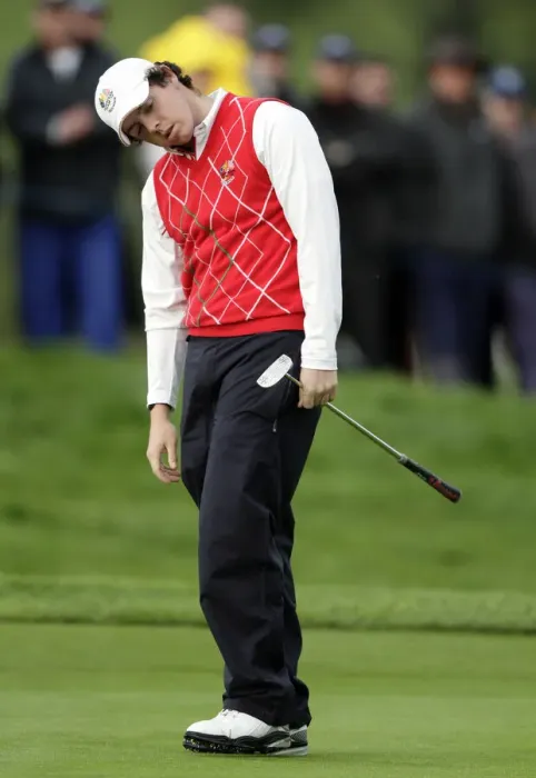 Framed Print : Rory Mcilroy Misses Par On 7th Framed Print : Rory Mcilroy Misses Par On 7th