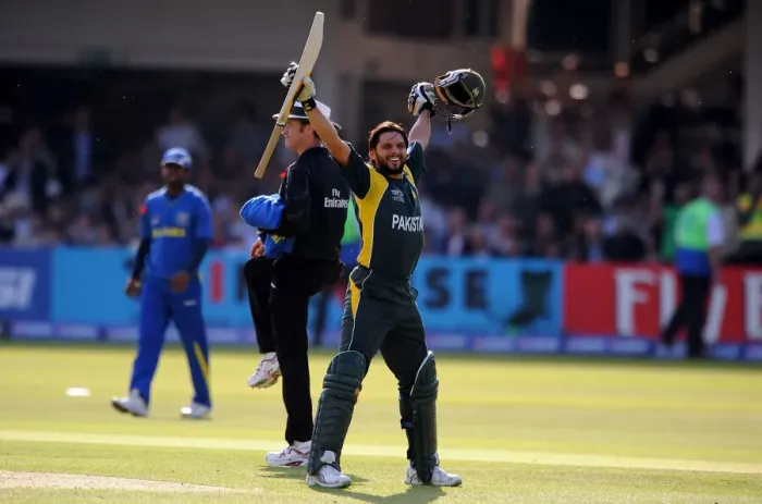 Framed Print : Shahid Afaridi Celebrates Victory After Scoring Winning Run