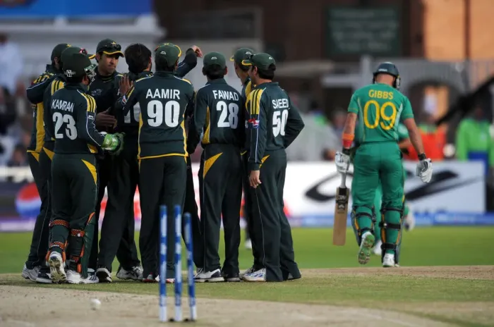 Framed Print : Shahid Afaridi Celebrates The Wicket Of Herschelle Gibbs Framed Print : Shahid Afaridi Celebrates The Wicket Of Herschelle Gibbs